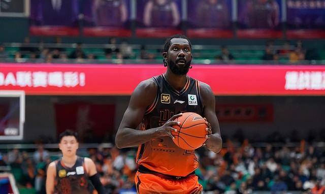 关键时刻俄克拉荷马雷霆调整名单以备法国杯，更衣室发声环节打磨，球迷炸锅，更衣室氛围转暖的简单介绍-一竞技电竞